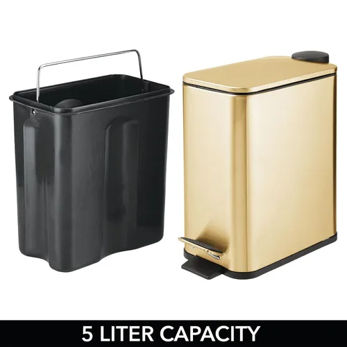 Miniatura 5 de mDesign Cubo de basura rectangular de metal delgado de 1.3 galones con pedal de pie, tapa de cierre fácil, papelera estrecha, contenedor de basura