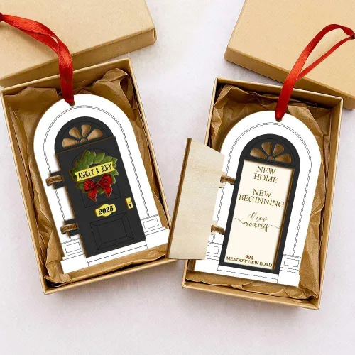 Miniatura 8 de Adorno Personalizado para Nuevo Hogar 2025, Regalos de Inauguración de Casa, Adornos de Puerta de Madera de 4 Capas, Nuestro Primer Adorno