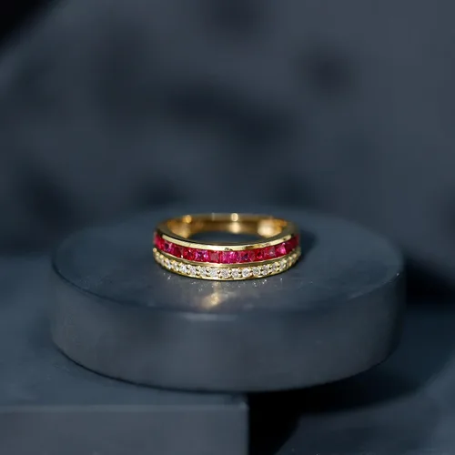 Miniatura 4 de Anillo de media eternidad de diamantes y rubí de 1.25 quilates para mujer Calidad AAA