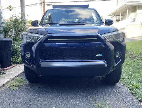 Miniatura 4 de iJDMTOY Emblema de rejilla de estilo retro de 3 colores en forma de montaña compatible con Toyota Tacoma Tundra 4Runner FJ Cruiser RAV4 Hilux, etc.