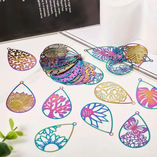 Miniatura 9 de FASHEWELRY 16 dijes de plumas de arco iris de acero inoxidable con alas de filigrana, adornos de metal de 4 colores para hacer joyas, pulseras