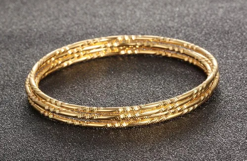 Miniatura 7 de Juego de 4 pulseras redondas de acero inoxidable con textura múltiple de tono dorado para mujeres y niñas Acero inoxidable