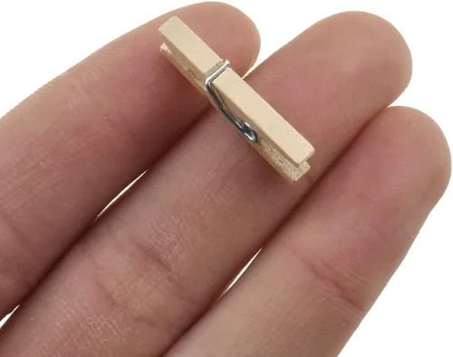 Miniatura 34 de HAHIYO Pinzas para ropa de madera doradas, mini pinzas para la ropa, no se deshacen de 1 pulgada de largo, paquete de 80 resortes resistentes