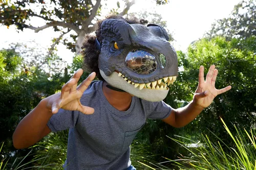 Miniatura 2 de Máscara Mattel Jurassic World Dominion Chomp N Roar de Dinosaurio, Máscara de Tiranosaurio Rex de Juego de Rol de Dinosaurio y Accesorio de Disfraz