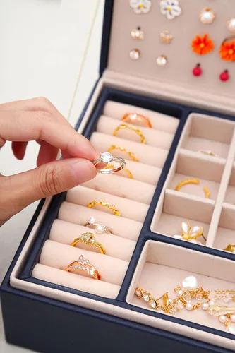 Miniatura 7 de QBestry Organizador de aretes de tuerca para mujeres y niñas caja de joyería para aretes collar organizador de joyas caja de aretes para mujer