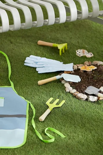 Miniatura 13 de Small Foot - Juego de herramientas de jardinería – Juego de 7 piezas para niños incluye delantal, guantes, pala, rastrillo, paleta y pala – Cabezas