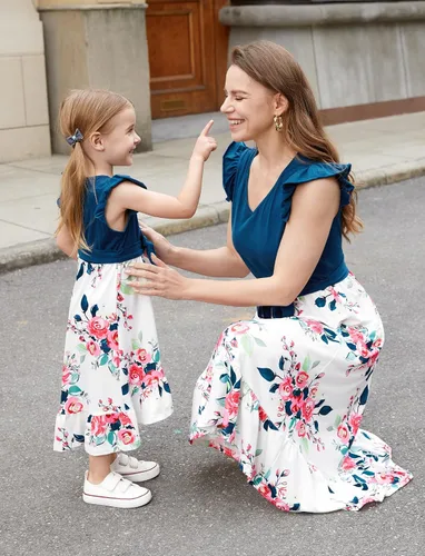 Miniatura 2 de PATPAT Trajes familiares a juego con cuello redondo, puños con volantes, vestidos con estampado floral y camisetas de manga corta