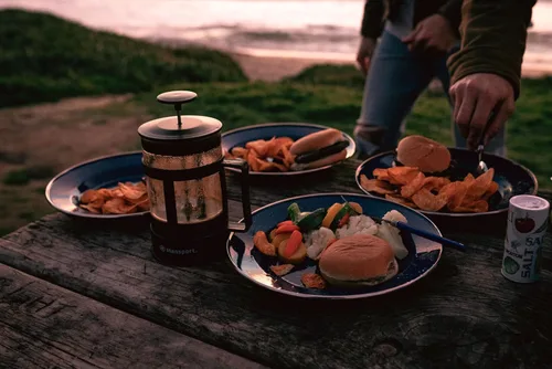 Miniatura 4 de Stansport Deluxe 24-Piece Enamel Tableware Set - Enamel Plates and Bowls Lightweight and Durable Camp Dish Set for Camping and Backpacking Plates