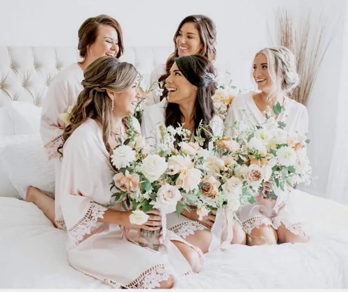 Miniatura 3 de Personalized Bridesmaid Robes Lace Bridal Robe Customized Gift Floral Design Satin Kimono Robe Wedding Party Getting Ready Short Robe Bachelorette