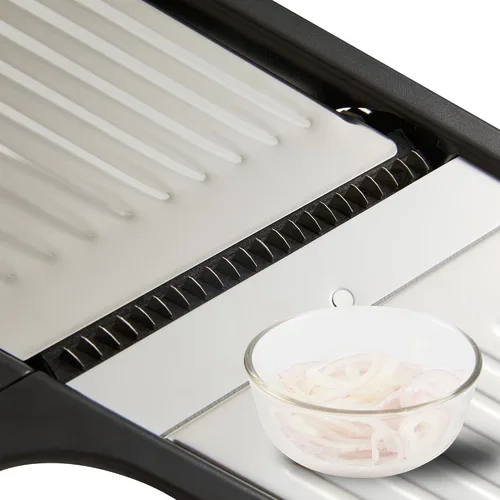 Miniatura 15 de Restaurantware Rebanadora de mandolina ajustable de acero inoxidable, cortador de verduras estándar alemán con protector de cuchilla, incluye