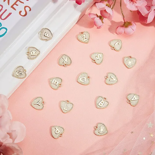 Miniatura 4 de SUNNYCLUE 1 caja de 26 dijes chapados en oro real de 18 quilates con letras de corazón a granel del alfabeto para pulseras, collares, dijes de copa