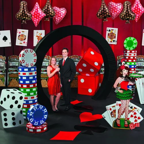 Miniatura 2 de Fun Express Cartas de juego gigantes para decoración de fiestas temáticas de casino, 6 recortes de tarjetas gigantes de 16.5 x 24 pulgadas