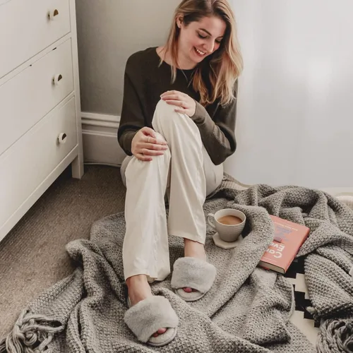 Miniatura 2 de LongBay Pantuflas de espuma viscoelástica de piel sintética para mujer, cómodas y planas, con puntera abierta, cómodas sandalias de casa