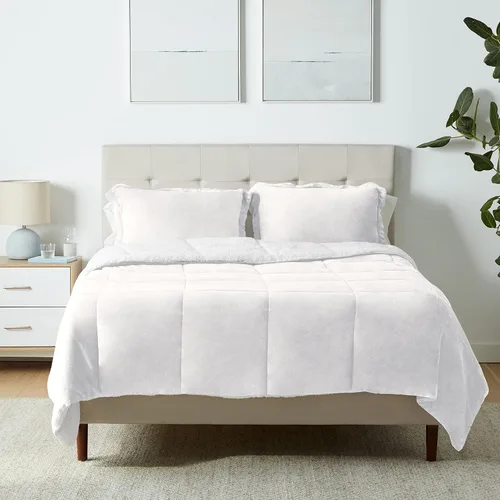 Miniatura 19 de Amazon Basics Juego de ropa de cama de 3 piezas, Sherpa de micromink, ultrasuave, edredón cálido para todas las estaciones, tamaño King, azul Azul