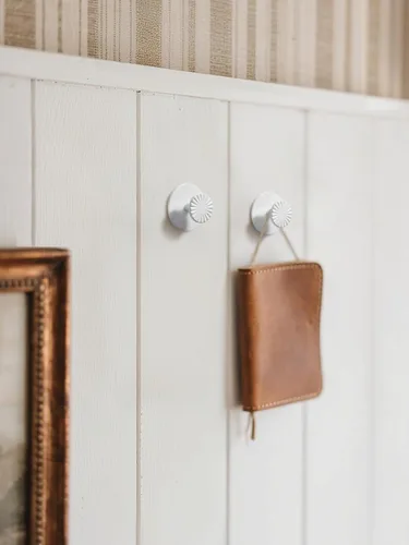 Miniatura 4 de Paquete de 2 ganchos adhesivos para abrigos para baños, ganchos de pared blancos para toallas, perchas para colgar en la cocina, decorativos
