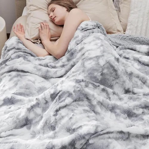 Miniatura 18 de Bedsure GentleSoft Manta Mullida de Sherpa - Manta de Forro Polar Cálida y Acogedora para Regalo de Mujer, Manta de Navidad de Felpa y Piel