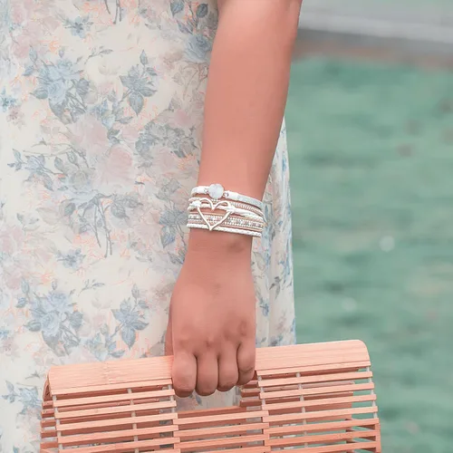 Miniatura 9 de FANCY SHINY Pulseras de cuero con forma de corazón, apilables, bohemias, pulseras de diamantes de imitación de resina de moda con cierre magnético