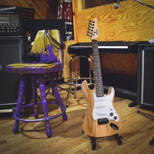Miniatura 7 de LyxPro - Guitarra eléctrica de 36 pulgadas y kit para niños con guitarra de tamaño 3/4 para principiantes, amplificador, seis cuerdas, dos púas