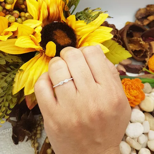 Miniatura 7 de Dazzlingrock Collection Anillo de compromiso de 0,10 quilates (quilates) con diamantes redondos para mujer Forever Together Swirl de 110 quilates