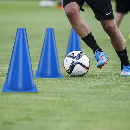 Miniatura 6 de Cones Sports 9 pulgadas, paquete de 15 conos de entrenamiento para práctica de fútbol, juego de conos de campo de agilidad para ejercicios de fútbol