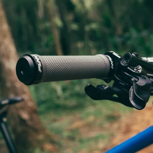 Miniatura 5 de Funn Empuñaduras de manillar de bicicleta de montaña Combat con abrazadera de doble bloqueo, empuñaduras fáciles de ajustar y duraderas con diámetro
