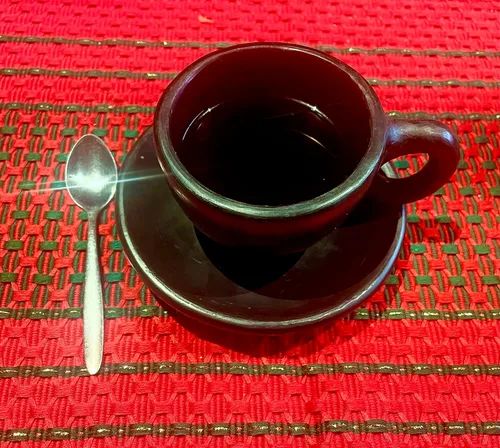 Miniatura 8 de Juego de 6 tazas de café de 4 onzas hechas a mano de arcilla negra sin esmaltar, hechas en Colombia, ecológicas