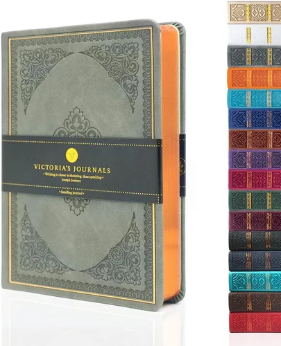 Miniatura 26 de VICTORIA'S JOURNALS Diario Vintage de Cuero Sintético con Tapa Dura Cuaderno Rayado Diario de Viaje de Aspecto Antiguo, Tamaño A5 5.7'' x 8.1'' Gris