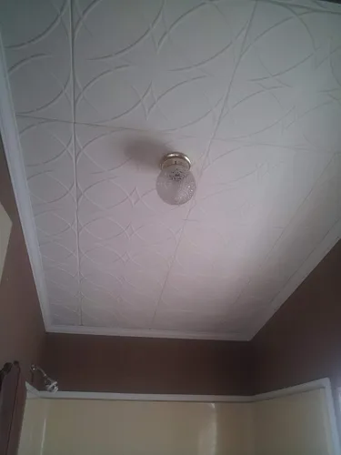 Miniatura 5 de À LA MAISON CEILINGS R82 - Azulejos de techo de espuma con pegamento de círculos y estrellas (21.6 pies cuadrados/caja), paquete de 8, color blanco