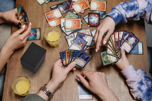 Miniatura 6 de Caja de cubierta MTG con 2 divisores, caja de cubierta Commander de gran capacidad se adapta a más de 100 cartas con manga doble, estuche de cartas