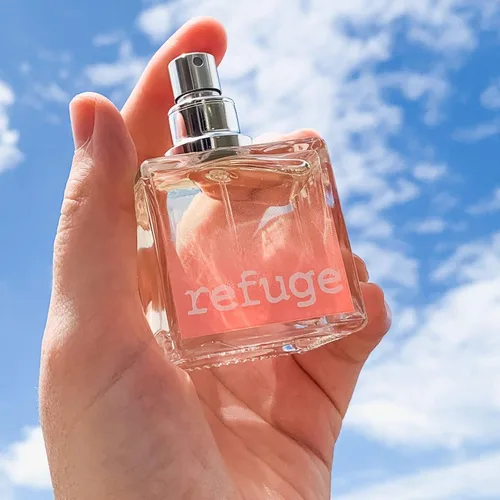 Miniatura 4 de CHARLOTTE RUSSE Refuge - Perfume en espray – Fragancia floral fresca y afrutada para uso diurno, noche y ocasiones especiales, frambuesa, melocotón