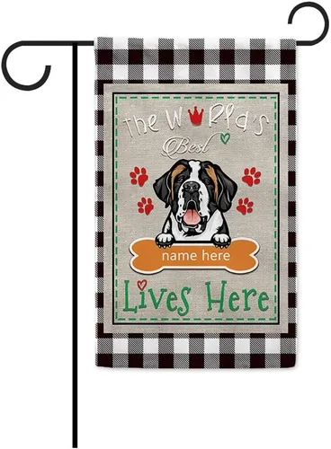 The World's Best Dog Garden Flag Saint Bernard Dog Lives Here Bone Paw Buffalo Plaid Check 12.5x18 pulgadas Decoración exterior de patio de doble