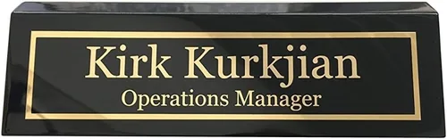 Placa de nombre negra para escritorio grabada en Estados Unidos por Griffco Supply | Placa de nombre de escritorio grabada personalizada