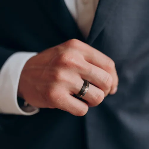 Miniatura 5 de King Will Anillo de boda de carburo de tungsteno para hombre con diseño de ranura, 6/7/0.315 in de ancho, acabado cepillado/pulido para hombre