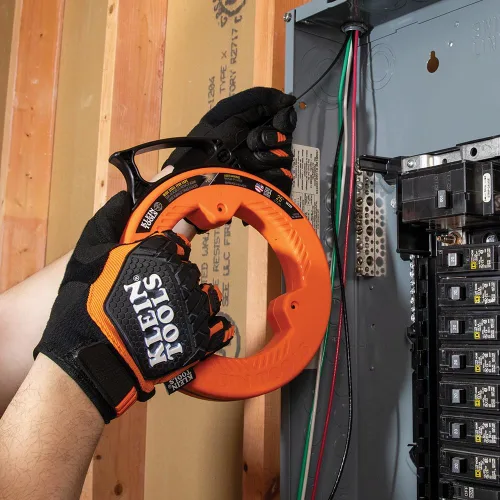 Miniatura 7 de Klein Tools 56335 Cinta Pasacables Eléctrica de Acero Plano, Cinta de Acero de Resorte de 25 Pies y 1/4 de Pulgada de Ancho, Punta de Plástico