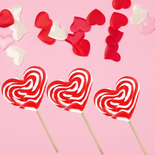 Miniatura 5 de Fruidles Paquete de seis paletas de 2.82 oz con diseño de corazón rojo y blanco, envueltas individualmente