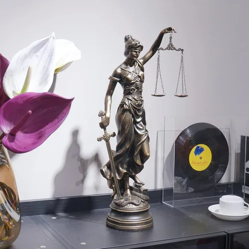 Miniatura 8 de Estatuas de Lady Justice para decoración del hogar, resina de 21.5 pulgadas de alto, gran estatua antigua de abogados griegos romanos con escamas