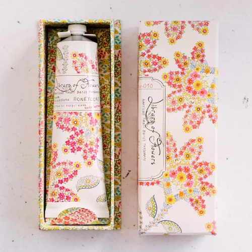 Miniatura 2 de Library of Flowers Handcreme - Crema de manos perfumada para mujeres, loción hidratante de manos para manos secas, manteca de karité y manteca