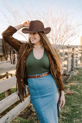 Miniatura 31 de Sombrero de vaquero clásico de fieltro occidental para mujeres y hombres de ala ancha con hebilla de cinturón (tamaño: mediano-grande)