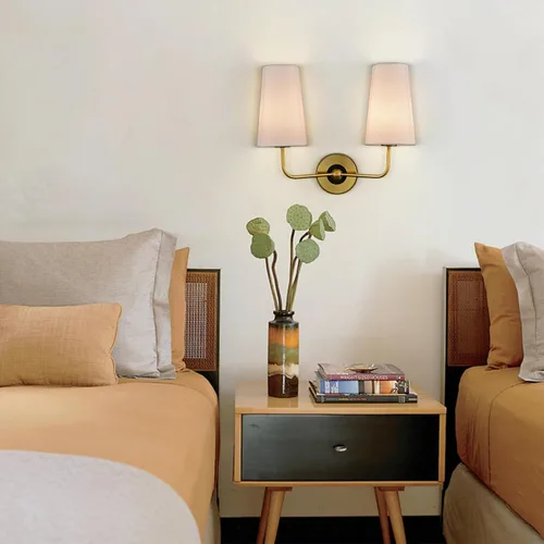Miniatura 2 de DAYCENT Moderno aplique de pared dorado con pantalla de tela, apliques de 2 luces, iluminación de pared de doble brazo, luces de tocador de baño