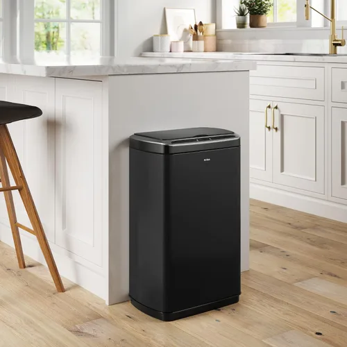 Miniatura 2 de Kraus GarbagePro Bote de basura rectangular de 13 galones manos libres con sensor de movimiento operado por batería en acabado negro mate con tapa