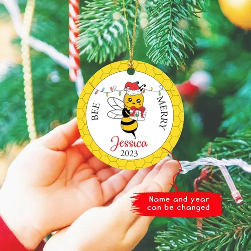 Miniatura 4 de Adorno de Navidad 2026 con texto en inglés "Bee Merry Christmas", adornos personalizados de Navidad de abejas 2026, decoración colgante de árbol