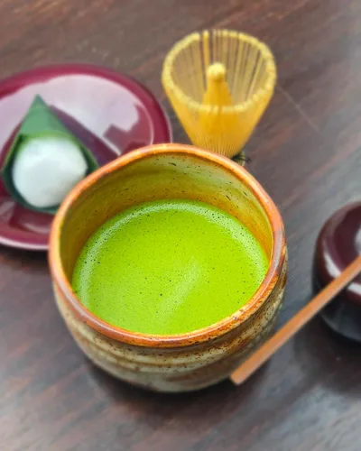 Miniatura 4 de SUMIRE Matcha polvo de matcha de grado ceremonial fabricado en Japón Kagoshima, verde vibrante, suave, Umami, rico en antioxidantes, perfecto