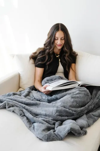 Miniatura 7 de GRACED SOFT LUXURIES - Manta de piel sintética suave y cálida, elegante y acogedora para sofá, cama, silla y sala de estar