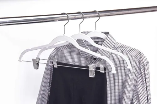 Miniatura 9 de Perchas de plástico de calidad, no aterciopeladas, compactas, delgadas y compactas con clips de metal para faldas, pantalones, blusas, gancho Blanco