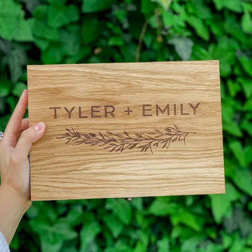 Miniatura 6 de Caja de Recuerdos Personalizada de Madera con Candado para Bodas, Regalo para Él, Ella, Novio, Novia, Parejas, Aniversario Hombres Mujeres (Roble)