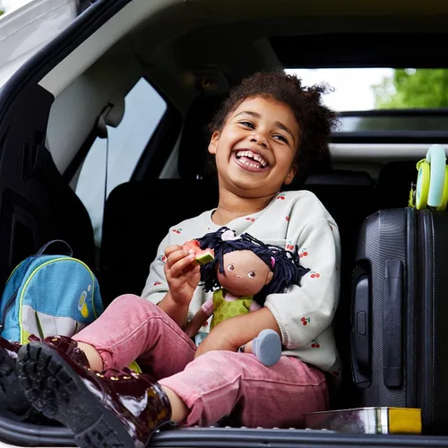 Miniatura 2 de HABA Cari - Muñeca de bebé negra de 12 pulgadas con coletas negras, cara bordada, vestido verde extraíble, lavable a máquina, muñeca de bebé suave