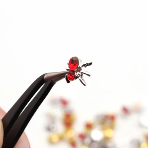 Miniatura 8 de 50 dijes 3D de arañas de Halloween para uñas, diamantes de imitación y gemas de araña dorados y plateados para mujer, decoraciones de Halloween