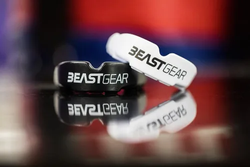 Miniatura 8 de Beast Gear Protector bucal deportivo, protector bucal para adultos y jóvenes, para boxeo, fútbol, lacrosse, baloncesto, rugby, artes marciales