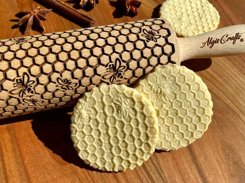 Miniatura 5 de Rodillo en relieve BEEHIVE. Rodillo de masa grabado con láser para galletas caseras y cerámica por Algis Crafts