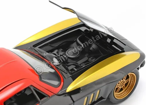 Miniatura 7 de Marvel 1:24 1966 Chevy Corvette - Auto fundido a presión con figura de viuda negra de 2.75 pulgadas, juguetes para niños y adultos